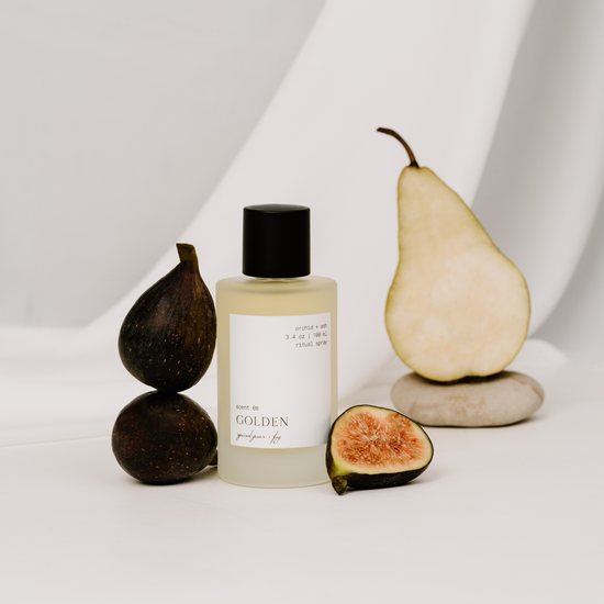 Top: Pear, Fig  Middle: Crushed clove, Cinnamon  Base: Tonka Bean.  Spiced Pear and Fig all-natural scented room, linen + body spray. Orchid + Ash.